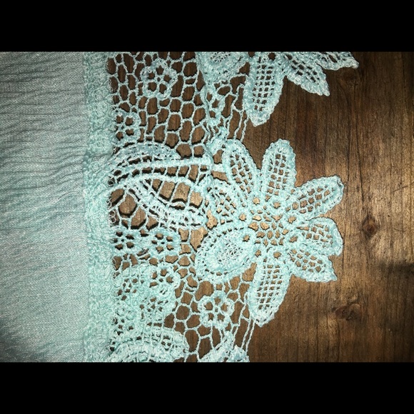 Cold shoulder top - Picture 4 of 4